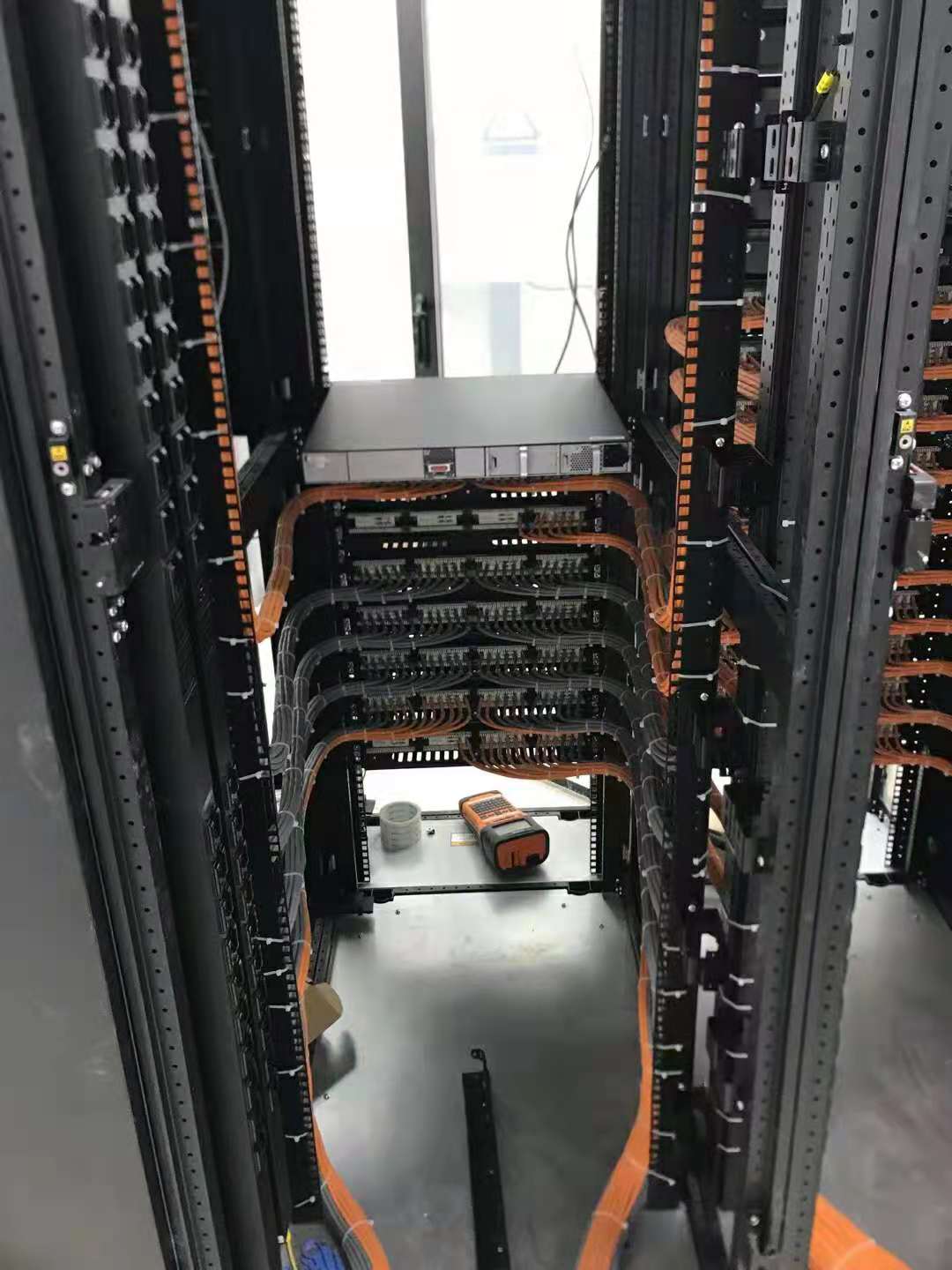 數據中心基石 平天科技網絡機柜與綜合布線系統應用解析